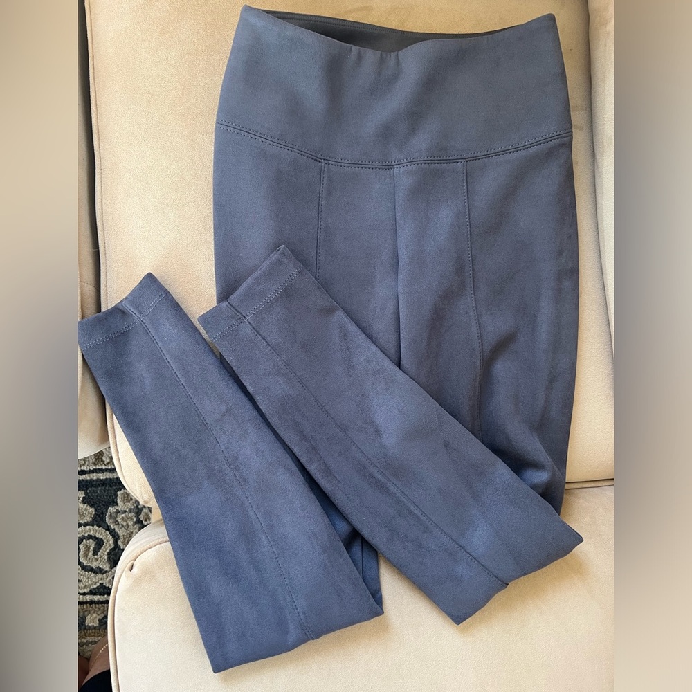 Like new. WHBM runway leggings.